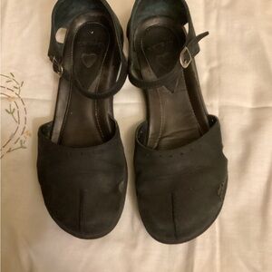 Dansko Black Sandals Minimalist Design